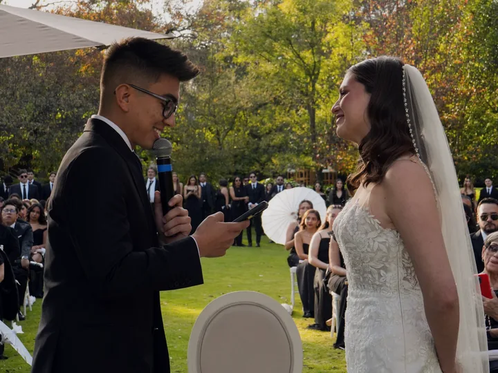 Esteban leyendo sus votos el día de su boda